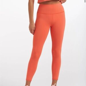Vuori Women’s Grapefruit color Studio Pocket Leggings size Small